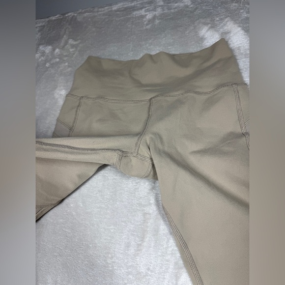 Alo Yoga Cream Tan Mesh Block Athletic Leggings Size Small - Picture 4 of 16